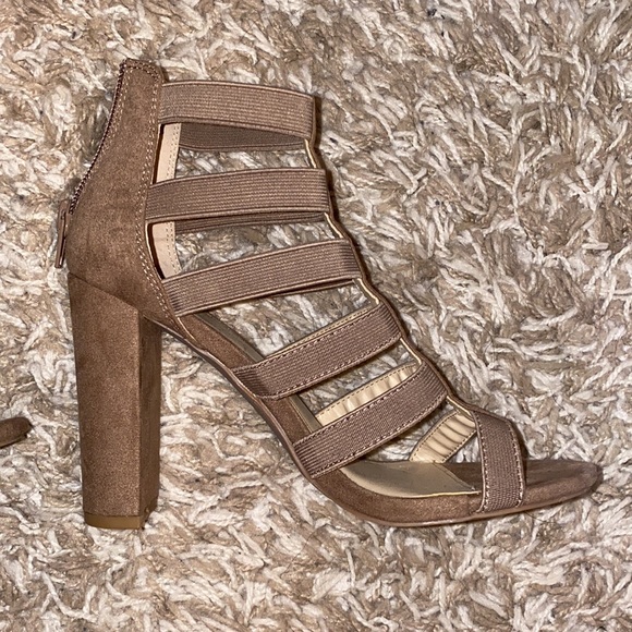 Windsor Store Block Heels - Picture 2 of 6